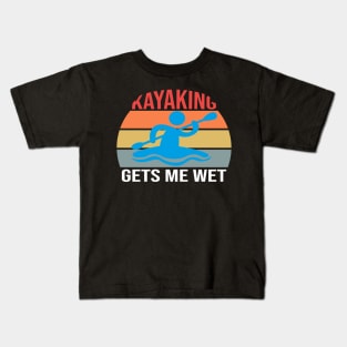 Kayaking gets me wet Kids T-Shirt